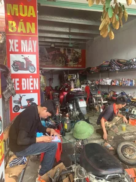 Gara sửa xe máy, xe điện là khách hàng của công ty